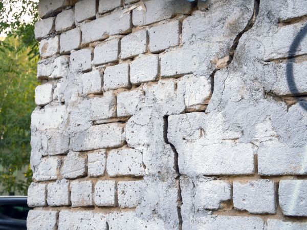Cracked Brick Wall Repair in Vienna